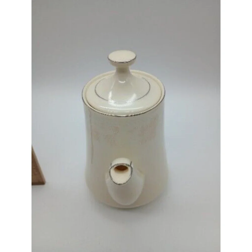 Budlet Teapot Ivory Fine China Leaf Vine Pattern
